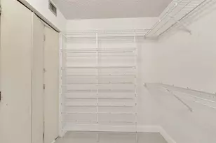 1000 St Charles Pl, Pembroke Pines, FL 33026 - Photo 14