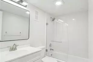 1000 St Charles Pl, Pembroke Pines, FL 33026 - Photo 22