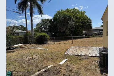 958 W 4th St, Riviera Beach, FL 33404 - Photo 10