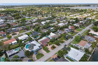 1736 NW 39th St, Oakland Park, FL 33309 - Photo 56