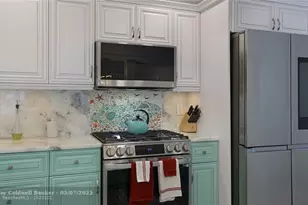 1736 NW 39th St, Oakland Park, FL 33309 - Photo 16