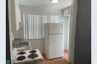 36 SW 14th St, Unit #2, Dania Beach, FL 33004 - Photo 2