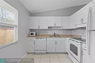 4325 NW 5th Ave, Deerfield Beach, FL 33064 - Photo 2