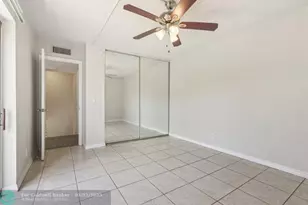 1660 Forest Lakes Cir, West Palm Beach, FL 33406 - Photo 28