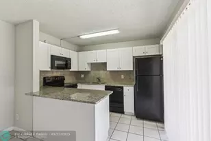 1660 Forest Lakes Cir, West Palm Beach, FL 33406 - Photo 12