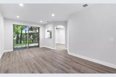 10657 NW 1st St, Plantation, FL 33324 - Photo 4