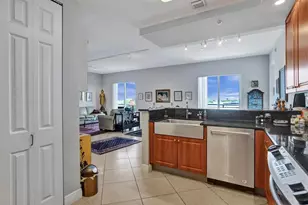 2633 NE 14th Ave, Wilton Manors, FL 33334 - Photo 12