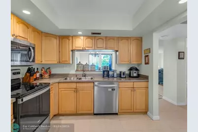 1101  Colony Point Cir, Unit #422, Pembroke Pines, FL 33026 - Photo 12