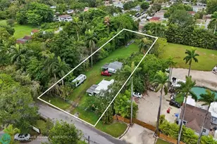 477 NE 154th St, Miami, FL 33162 - Photo 2