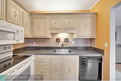 2841  Somerset Dr, Unit #318, Lauderdale Lakes, FL 33311 - Photo 10