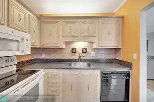 2841 Somerset Dr, Lauderdale Lakes, FL 33311 - Photo 10