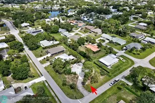 702 Lake Dr, Sebastian, FL 32958 - Photo 2