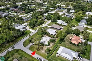 702 Lake Dr, Sebastian, FL 32958 - Photo 4