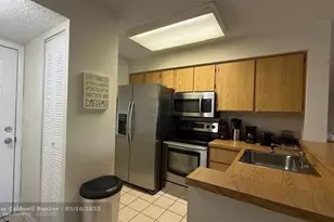 2108 S Cypress Bend Dr, Pompano Beach, FL 33069 - Photo 14