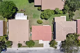 10772 SW 14th Pl, Davie, FL 33324 - Photo 2