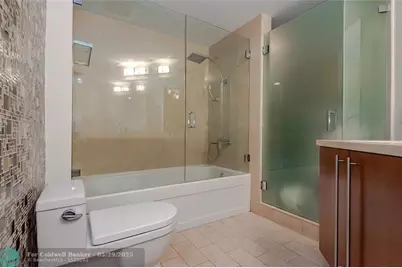 1111 SW 1st Ave, Unit #Ph3920, Miami, FL 33130 - Photo 16