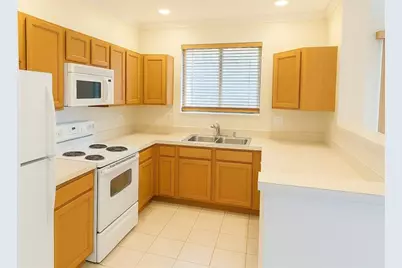 3261  Laurel Ridge Cir, Riviera Beach, FL 33404 - Photo 4