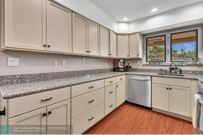 1311 NE 42nd St, Oakland Park, FL 33334 - Photo 20
