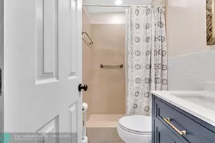 1311 NE 42nd St, Oakland Park, FL 33334 - Photo 34