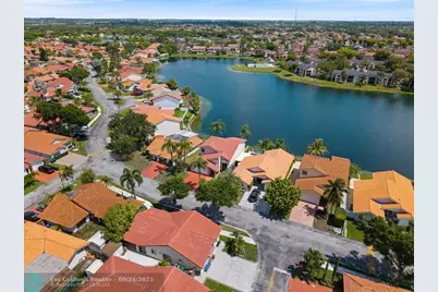 8313 NW 188th Ter, Hialeah, FL 33015 - Photo 6