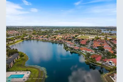 8313 NW 188th Ter, Hialeah, FL 33015 - Photo 16