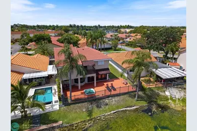 8313 NW 188th Ter, Hialeah, FL 33015 - Photo 12