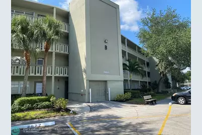 2025  Berkshire B, Unit #2025, Deerfield Beach, FL 33442 - Photo 2