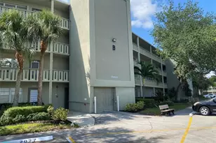 2025 Berkshire B Unit, Deerfield Beach, FL 33442 - Photo 2
