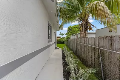 5250  SW 18th St, West Park, FL 33023 - Photo 28