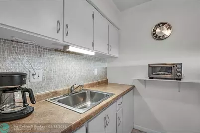 925 SW 11th Ave, Unit #J-17, Hallandale Beach, FL 33009 - Photo 16