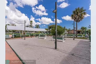 925 SW 11th Ave, Unit #J-17, Hallandale Beach, FL 33009 - Photo 48