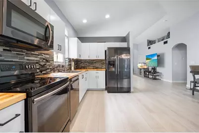 801 NW 130th Ave, Pembroke Pines, FL 33028 - Photo 2