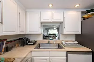 8821 NW 38th Dr, Coral Springs, FL 33065 - Photo 34