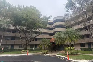 1000 Colony Point Cir, Pembroke Pines, FL 33026 - Photo 1