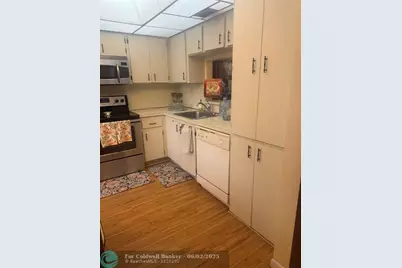 1000  Colony Point Cir, Unit #422, Pembroke Pines, FL 33026 - Photo 4