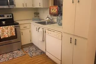 1000 Colony Point Cir, Pembroke Pines, FL 33026 - Photo 4