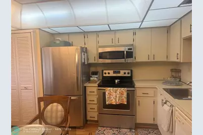 1000  Colony Point Cir, Unit #422, Pembroke Pines, FL 33026 - Photo 2