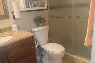 1000 Colony Point Cir, Pembroke Pines, FL 33026 - Photo 16