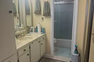 1000 Colony Point Cir, Pembroke Pines, FL 33026 - Photo 10