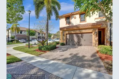 9637  Watercrest Isle, Parkland, FL 33076 - Photo 2