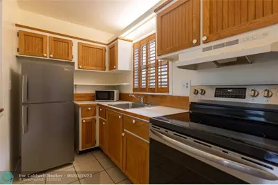 1001 SE 16th St, Unit #8, Fort Lauderdale, FL 33316 - Photo 8