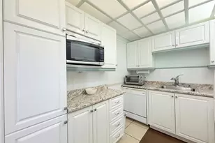 15 Markham A, Deerfield Beach, FL 33442 - Photo 2