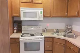 465 Paradise Isle Blvd, Hallandale Beach, FL 33009 - Photo 6