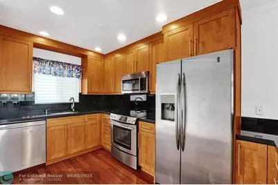 818 SE 4th St, Unit #202, Fort Lauderdale, FL 33301 - Photo 6