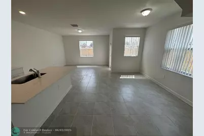 2437 NW 131st Cir, Miami, FL 33167 - Photo 4