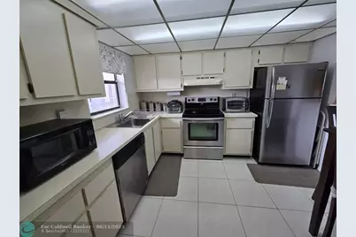 10442  Sunrise Lakes Blvd, Unit #310, Sunrise, FL 33322 - Photo 6