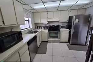 10442 Sunrise Lakes Blvd, Sunrise, FL 33322 - Photo 6