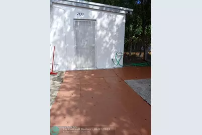 2441 NW 104th St, Miami, FL 33147 - Photo 4