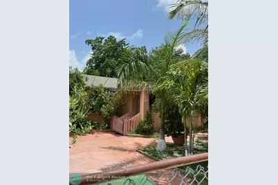 2441 NW 104th St, Miami, FL 33147 - Photo 2