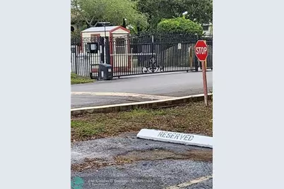 780 NE 199th St, Unit #E 101, Miami, FL 33179 - Photo 1